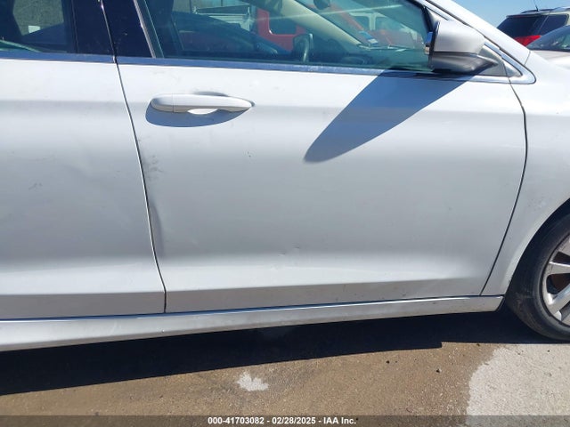 Chrysler 200 Limited 2015 1C3CCCAB0FN578220 Image 11