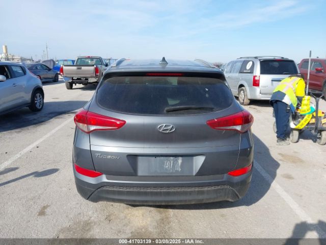 KM8J33A40HU459575 Hyundai Tucson Se Plus
