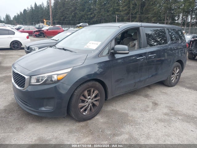 KIA SEDONA LX 2017 KNDMB5C16H6220040 Image 2