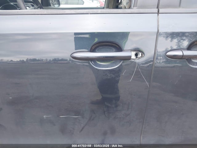 KIA SEDONA LX 2017 KNDMB5C16H6220040 Image 6
