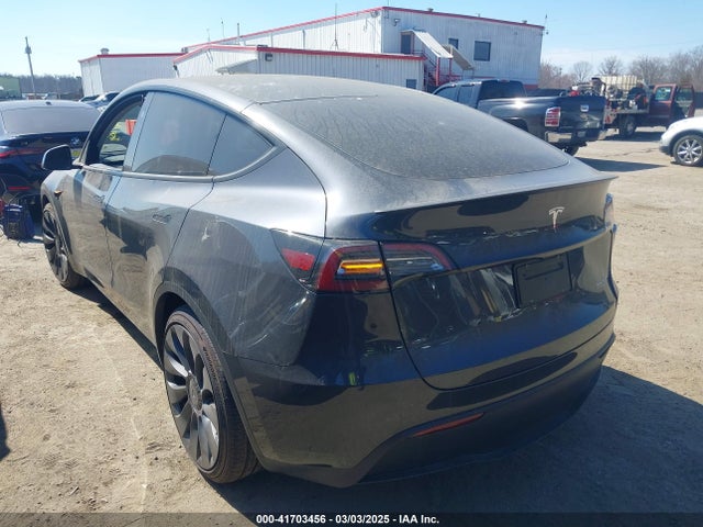 2024 TESLA MODEL Y 7SAYGDEF2RA308370 Photo 2