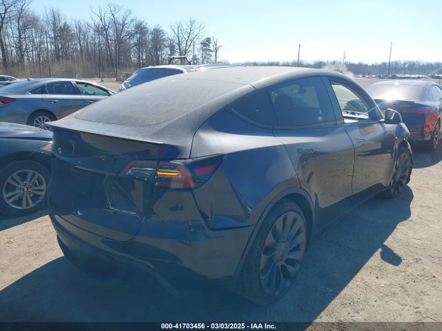 2024 TESLA MODEL Y 7SAYGDEF2RA308370 Photo 3