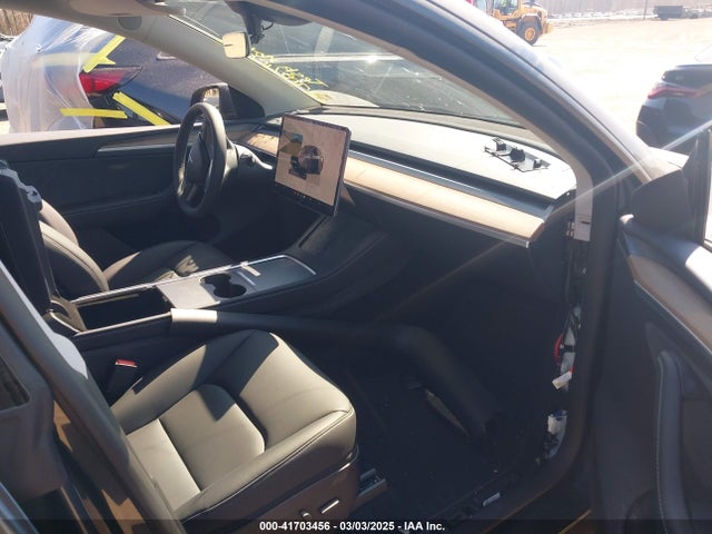 2024 TESLA MODEL Y 7SAYGDEF2RA308370 Photo 4