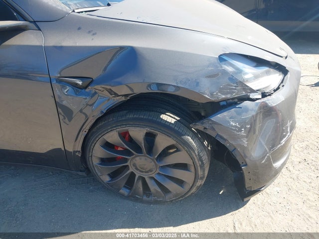 2024 TESLA MODEL Y 7SAYGDEF2RA308370 Photo 5