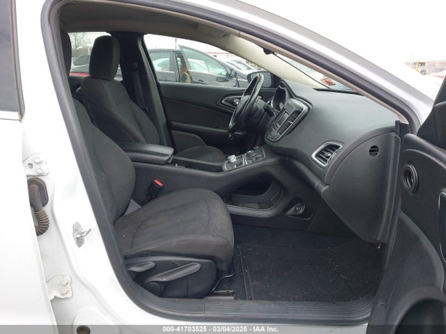 Chrysler 200 Limited 2016 1C3CCCAB9GN136473 Image 5