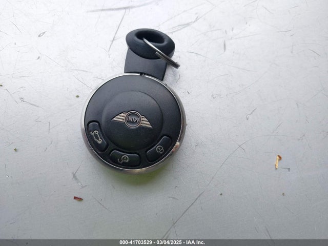 2011 MINI COOPER WMWSU3C53BT251115 Photo 10