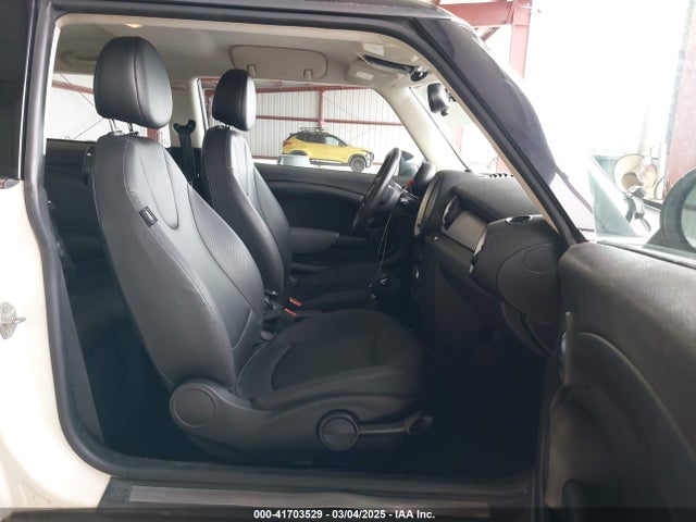 2011 MINI COOPER WMWSU3C53BT251115 Photo 4