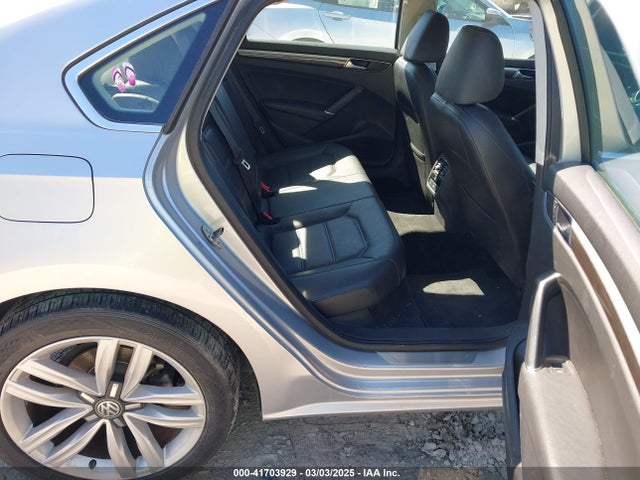 1VWGT7A35HC028813 Volkswagen Passat 1.8t Se