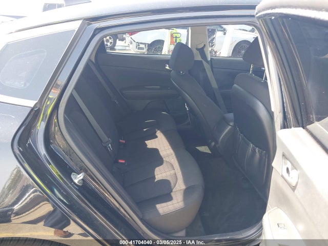 5XXGT4L36JG221671 KIA Optima Lx