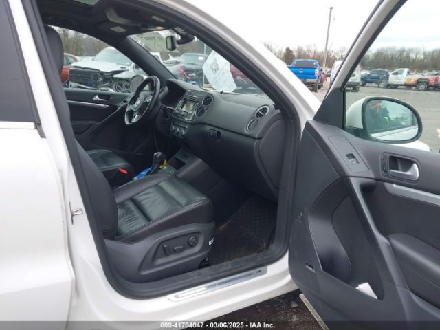 WVGBV3AX5EW013592 Volkswagen Tiguan R-line