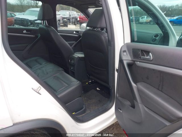 WVGBV3AX5EW013592 Volkswagen Tiguan R-line