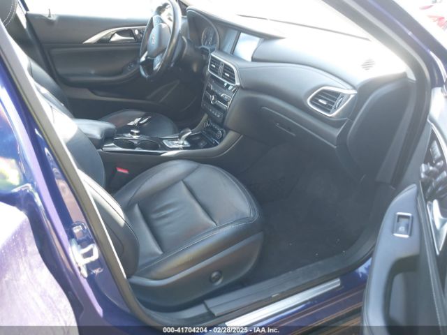 SJKCH5CRXHA015878 Infiniti Qx30 Premium