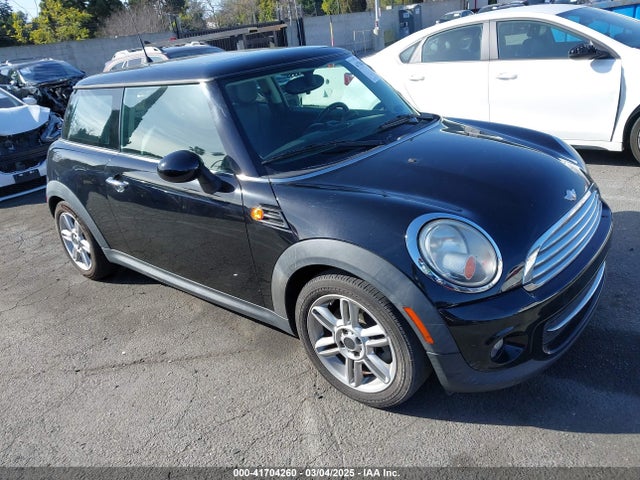 2011 MINI COOPER WMWSU3C56BT093420 Photo 0