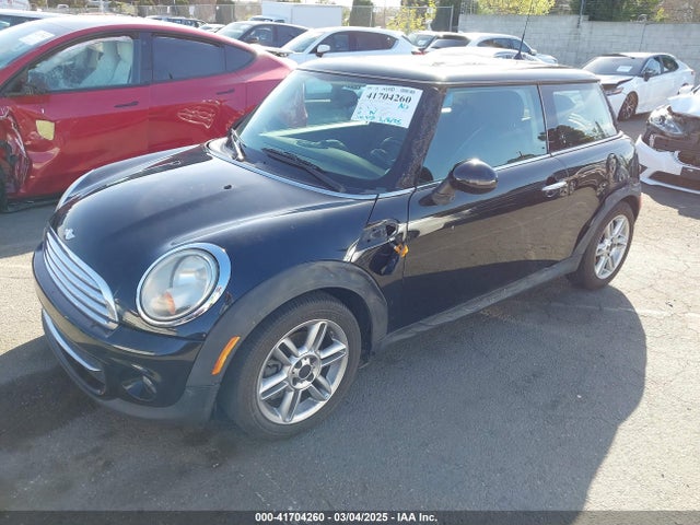 2011 MINI COOPER WMWSU3C56BT093420 Photo 1