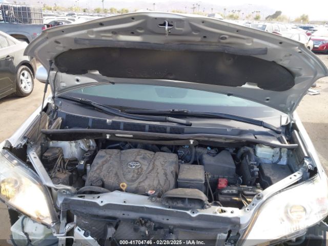 5TDYZ3DC3KS018989 Toyota Sienna Xle 8 Passenger