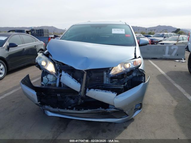 5TDYZ3DC3KS018989 Toyota Sienna Xle 8 Passenger