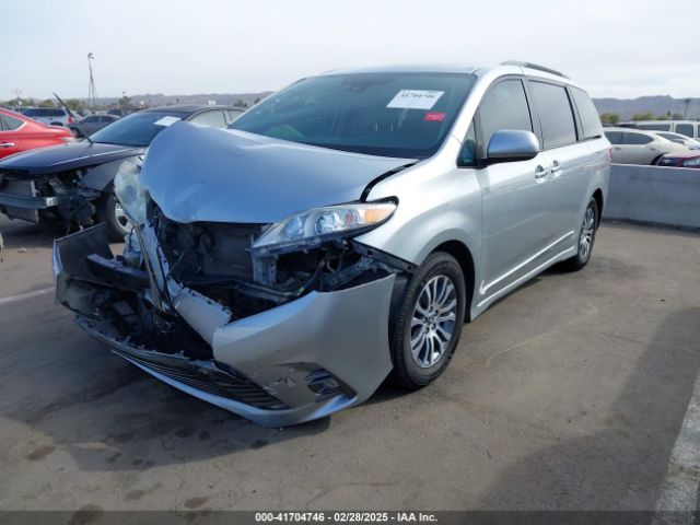 5TDYZ3DC3KS018989 Toyota Sienna Xle 8 Passenger