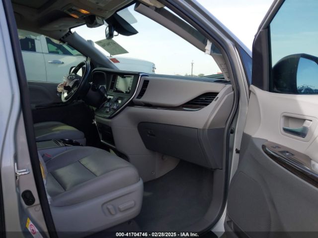 5TDYZ3DC3KS018989 Toyota Sienna Xle 8 Passenger