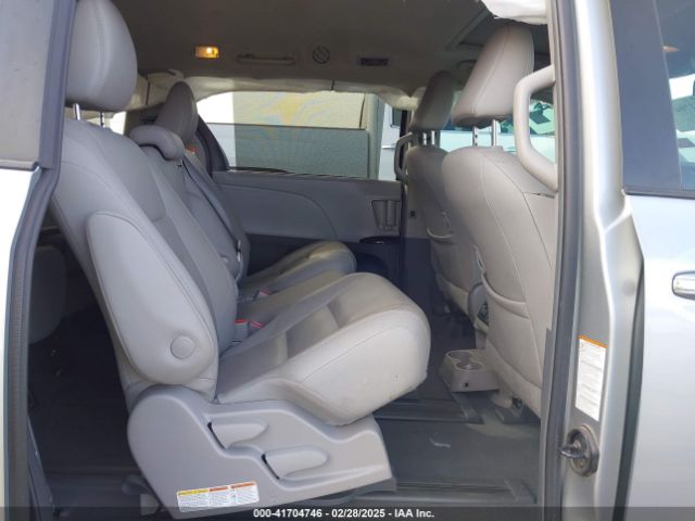 5TDYZ3DC3KS018989 Toyota Sienna Xle 8 Passenger