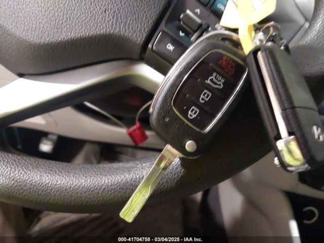 KM8J23A47HU528524 Hyundai TUCSON SE