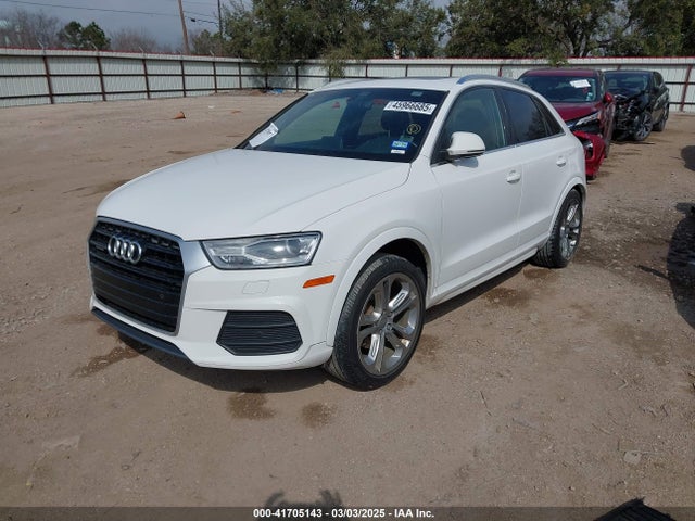 WA1JCCFS0HR016917 Audi Q3 2.0t Premium