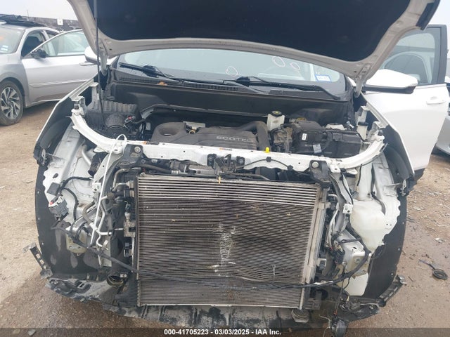 2GNAXJEV0J6141712 Chevrolet EQUINOX LT