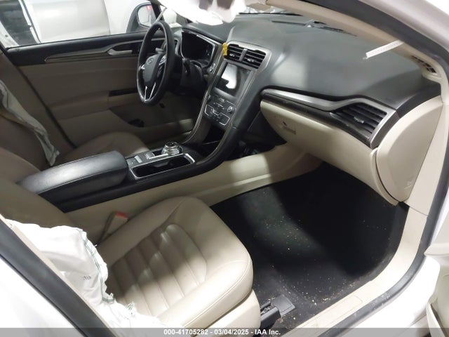 3FA6P0MU8KR272811 Ford Fusion Hybrid Sel