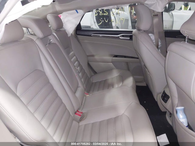 3FA6P0MU8KR272811 Ford Fusion Hybrid Sel