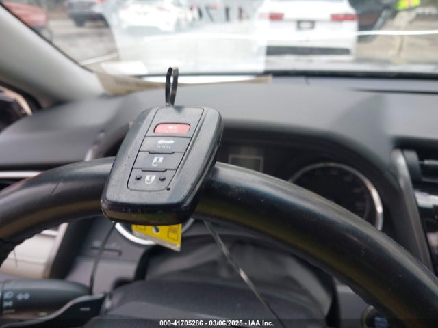 4T1B11HK5KU800821 Toyota CAMRY SE