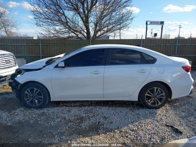 3KPF24AD9PE685694 KIA Forte Lxs