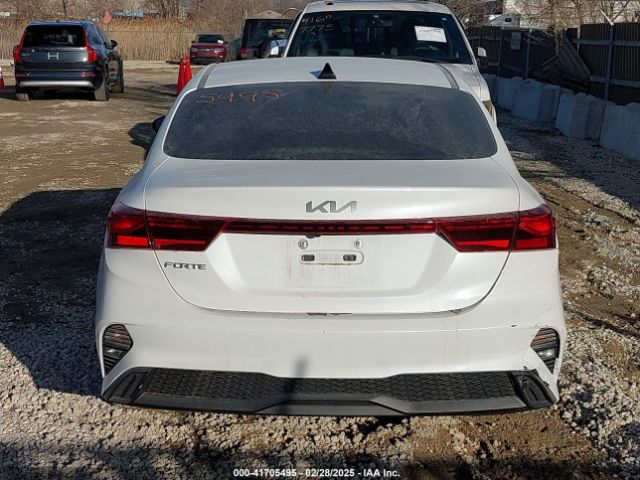 3KPF24AD9PE685694 KIA Forte Lxs