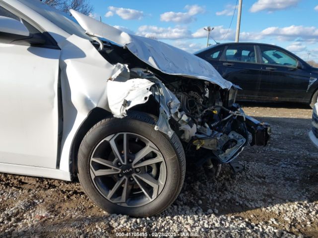 3KPF24AD9PE685694 KIA Forte Lxs