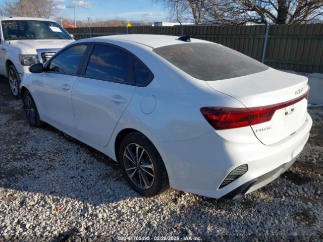 3KPF24AD9PE685694 KIA Forte Lxs