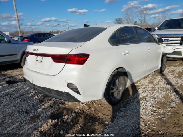 3KPF24AD9PE685694 KIA Forte Lxs