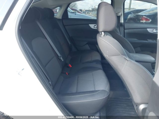 3KPF24AD9PE685694 KIA Forte Lxs