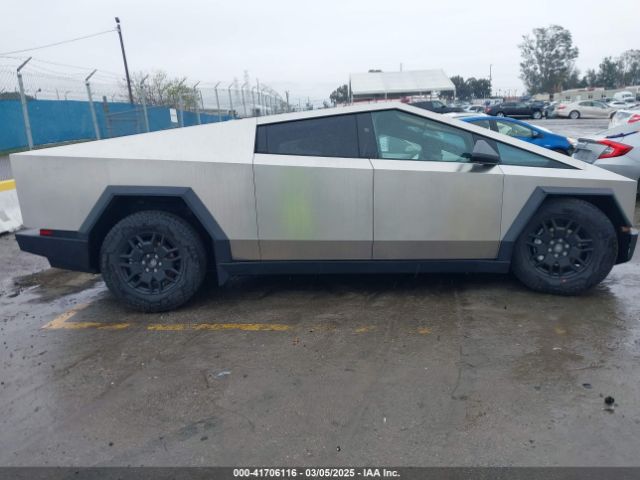 7G2CEHED8SA059806 Tesla Cybertruck All-wheel Drive