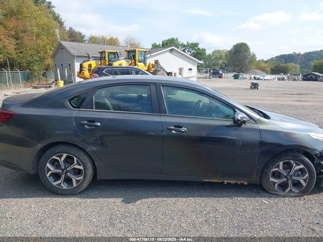 41706118 :رقم المزاد ، 3KPF24AD7ME271180 vin ، 2021 Kia Forte Lxs مزاد بيع