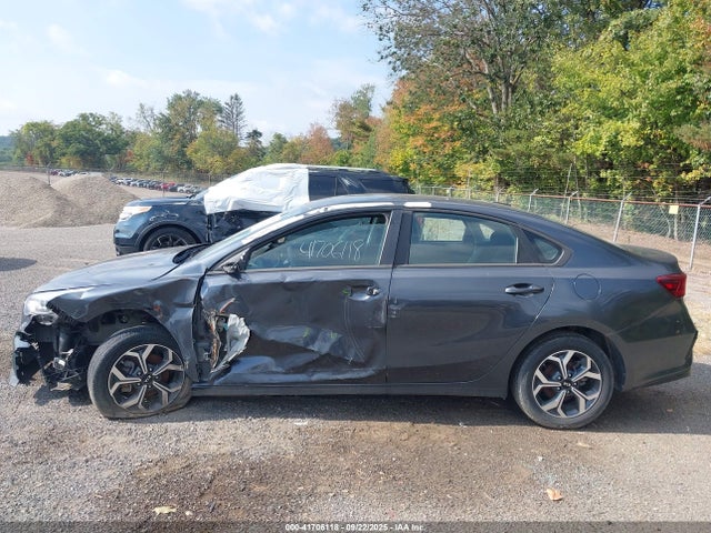 41706118 :رقم المزاد ، 3KPF24AD7ME271180 vin ، 2021 Kia Forte Lxs مزاد بيع