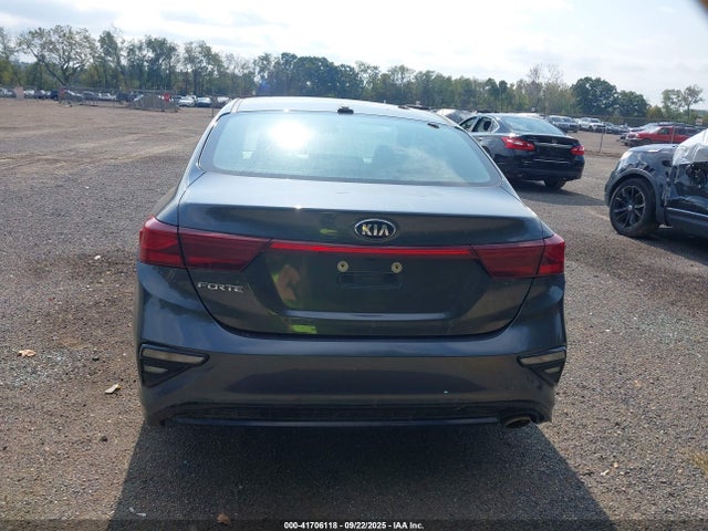 41706118 :رقم المزاد ، 3KPF24AD7ME271180 vin ، 2021 Kia Forte Lxs مزاد بيع