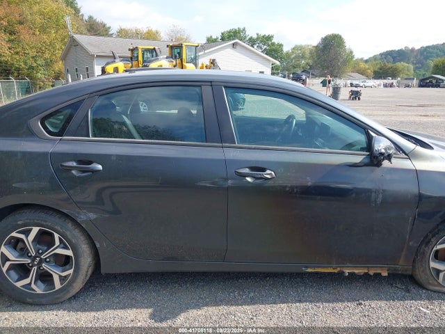 41706118 :رقم المزاد ، 3KPF24AD7ME271180 vin ، 2021 Kia Forte Lxs مزاد بيع