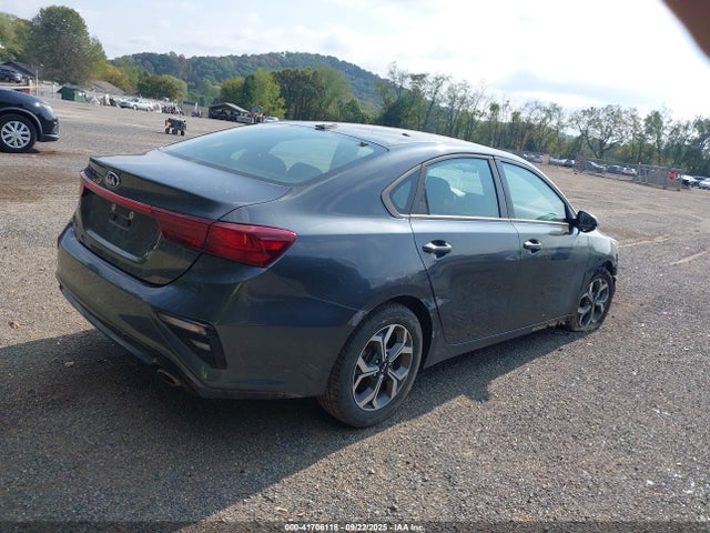 41706118 :رقم المزاد ، 3KPF24AD7ME271180 vin ، 2021 Kia Forte Lxs مزاد بيع