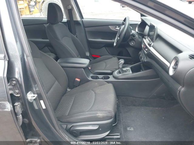41706118 :رقم المزاد ، 3KPF24AD7ME271180 vin ، 2021 Kia Forte Lxs مزاد بيع
