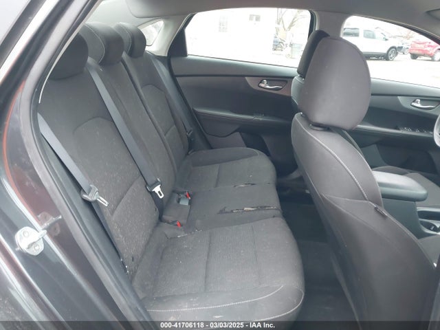 41706118 :رقم المزاد ، 3KPF24AD7ME271180 vin ، 2021 Kia Forte Lxs مزاد بيع