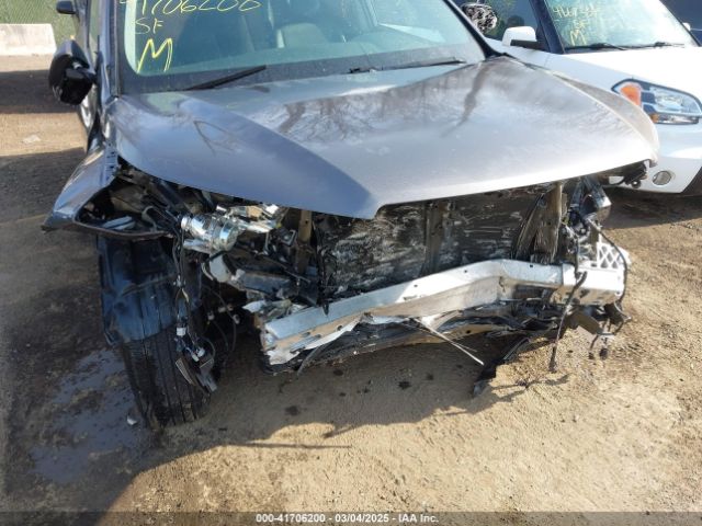 5TDJZRFH0JS528664 Toyota Highlander Xle