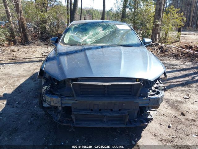 3FA6P0RUXJR151320 Ford Fusion Hybrid Titanium