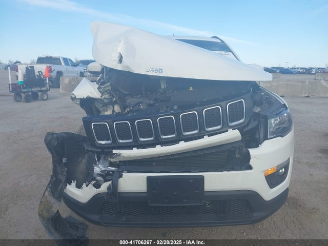 3C4NJCBBXJT123876 Jeep Compass Latitude Fwd
