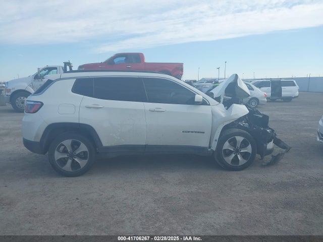 3C4NJCBBXJT123876 Jeep Compass Latitude Fwd