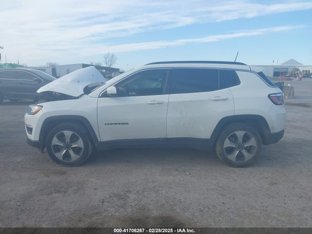 3C4NJCBBXJT123876 Jeep Compass Latitude Fwd