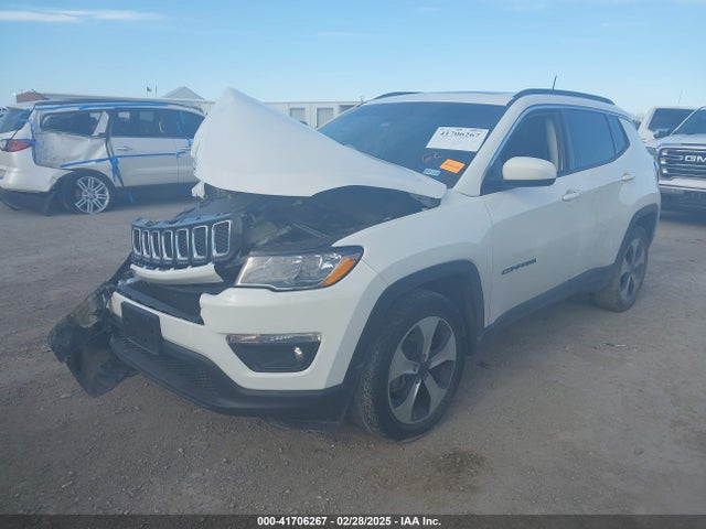 3C4NJCBBXJT123876 Jeep Compass Latitude Fwd