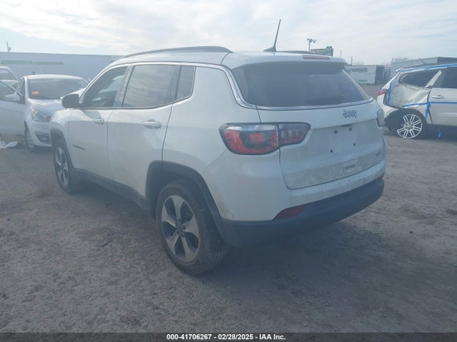 3C4NJCBBXJT123876 Jeep Compass Latitude Fwd